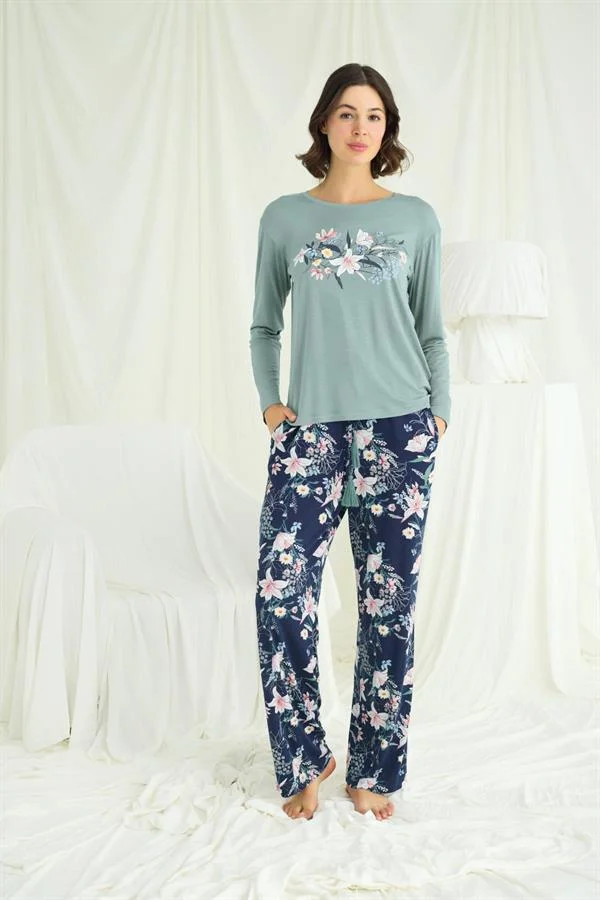 Çiçek ve Yaprak Desenli Baskılı Pijama Takımı